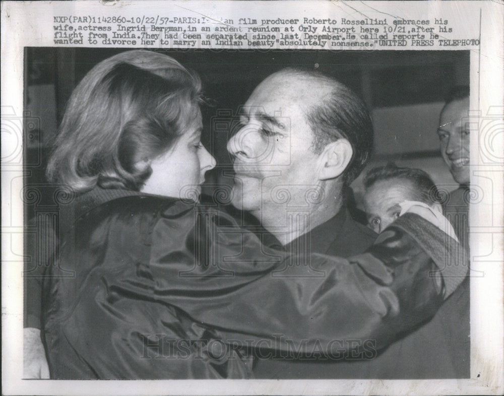 1957 Press Photo Ingrid Bergman Actress Producer Roberto Rossellini Orly Aiport - Historic Images