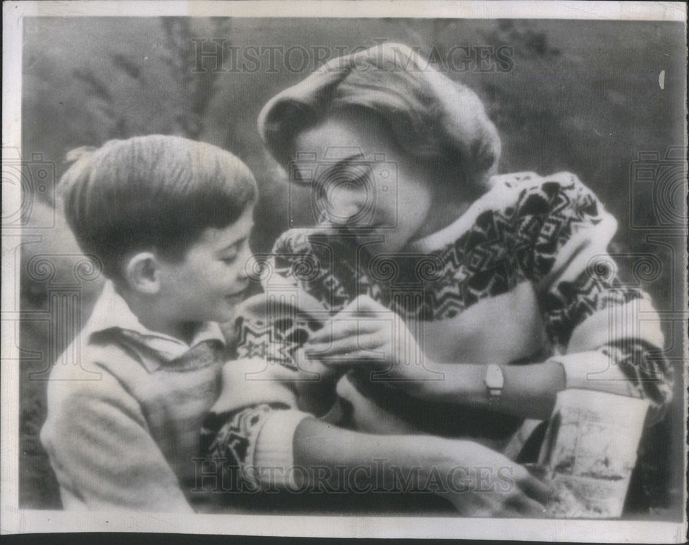 1950 Press Photo Marcella De Marchis and son - Historic Images