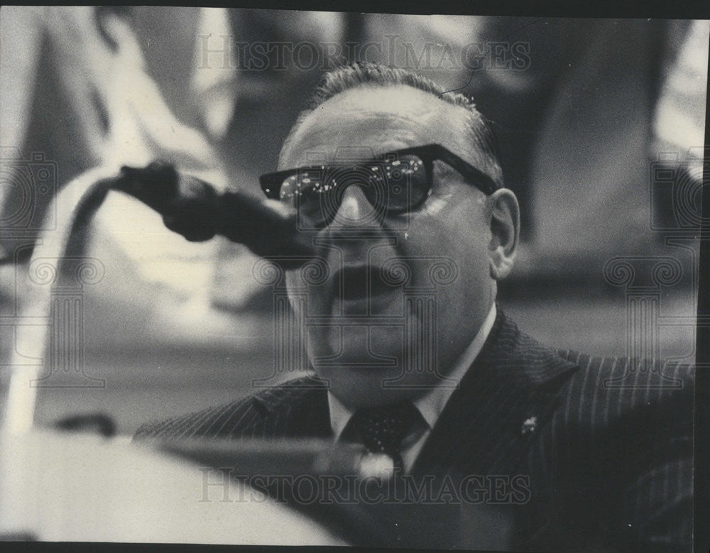 1975 Press Photo Administrator Veterans Affairs Richard Roudebush Palmer House - Historic Images