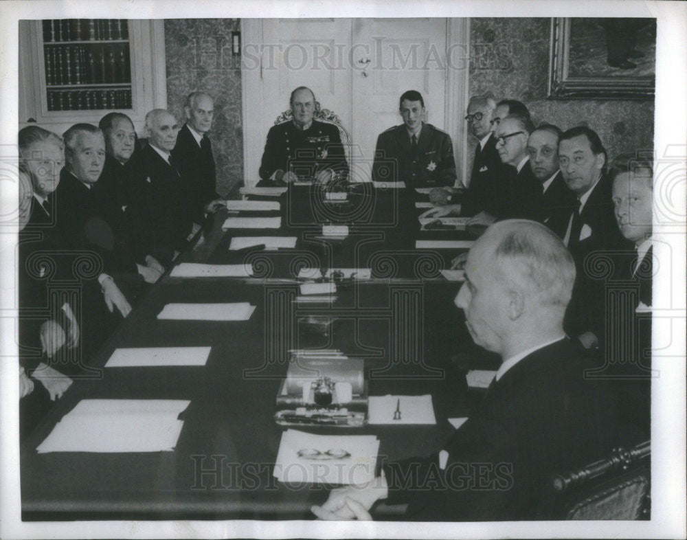 1957 Press Photo King Olav V of Norway and his cabinet council - Historic Images