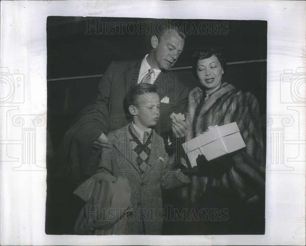 1951 Press Photo The Dennis O&#39;Keefe family Jimmy,Dennis,Steffi - Historic Images