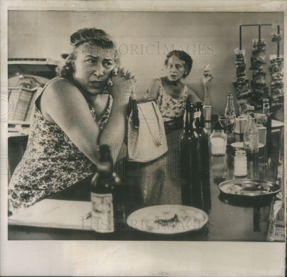 1963 Press Photo Madalyn Murray Atheist Irene&#39;s Long Branch Bar Speed Friday - Historic Images