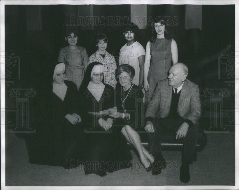 1967 Press Photo Mr and Mrs Pat O&#39;Brien,Sisters M Patrick,M. Margred - Historic Images