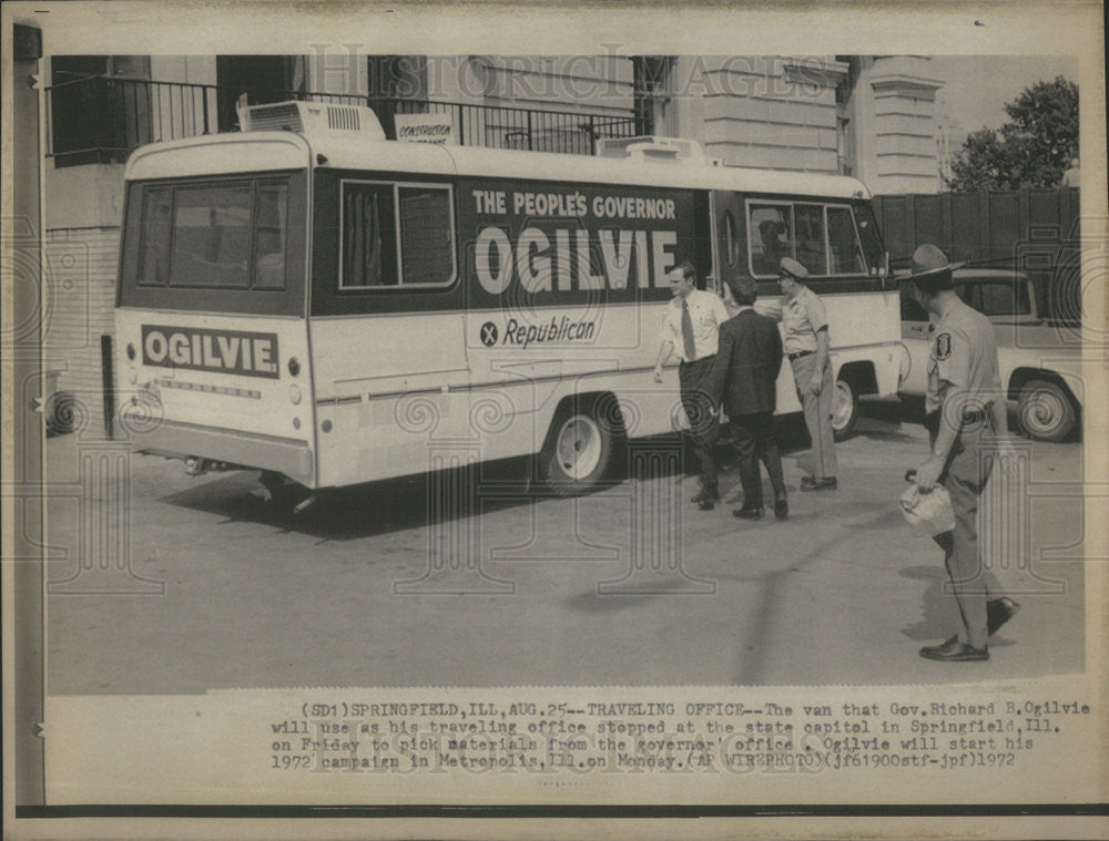 1972 Press Photo Governor Richard Ogilvie Van Campaign Springfield Illinois - Historic Images