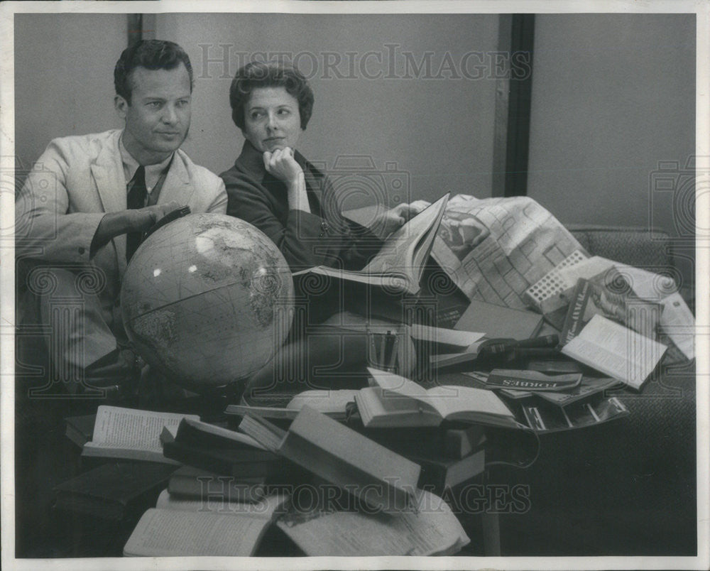 1959 Press Photo Mark Miller and Peggy Cass,actors - Historic Images