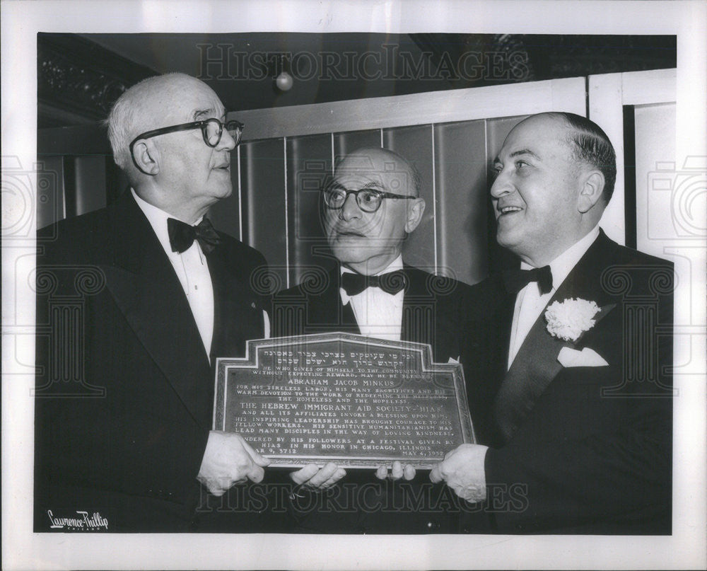 1952 Press Photo Abraham J. Minkus Receives Award SB Komaiko &amp; Samuel A. Telsey - Historic Images