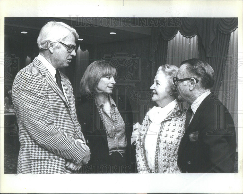 1981 Press Photo Actor John Mills With His Wife Mary &amp; Mr. &amp; Mrs. Charles Olson - Historic Images