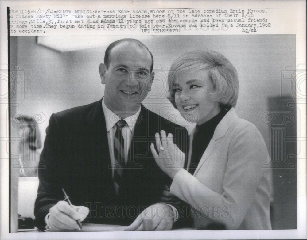 1964 Press Photo Actress Edie Adams, Window of the Late Comedian Ernie Eovaos - Historic Images