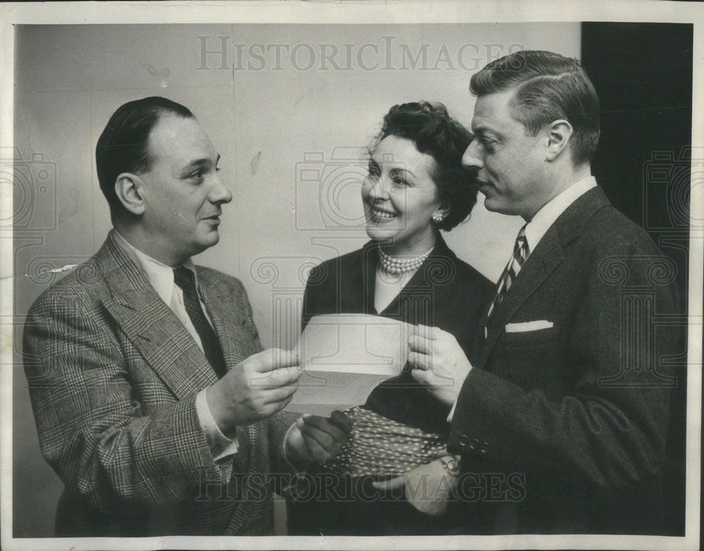 1943 Press Photo Will Oursler, Martin Manulis,  Nancy Kelly In &quot;Suspense&quot; On CBS - Historic Images