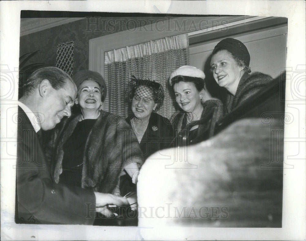 1960 Press Photo Bill Otto Plays Piano For Mrs. Urban Lelli Mrs. John B. Mallers - Historic Images