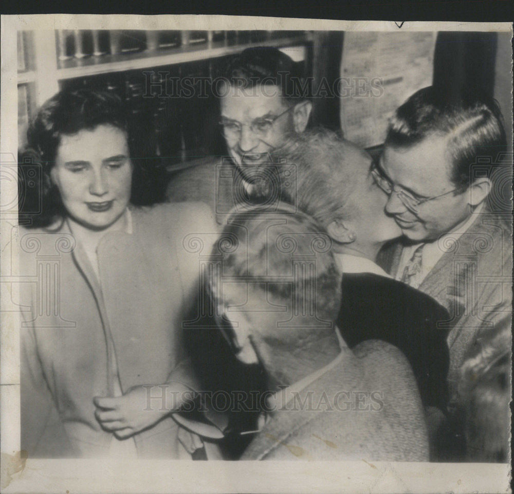 1947 Press Photo Mr &amp; Mrs George Gollum After Acquittal for Murdering Her Parent - Historic Images