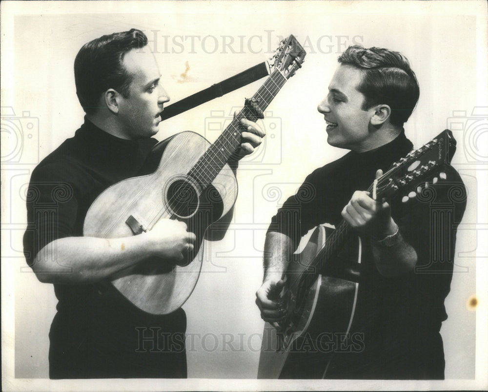 1964 Press Photo The Outsiders Musical Duo Playing Guitars Portrait - Historic Images