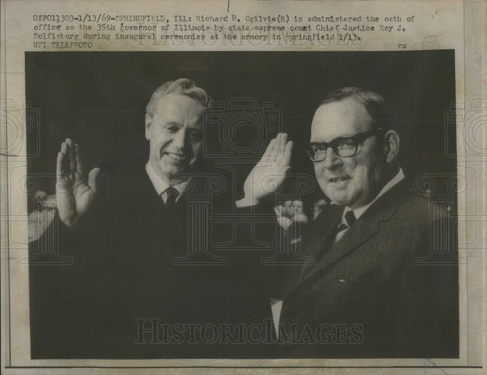 1969 Press Photo Richard Ogilvie Administering Oath Illinois Governor - Historic Images