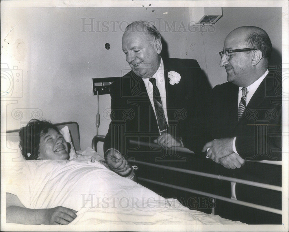 1964 Press Photo Actor Pat O&#39;Brien Northlake Community Hospital Willard Burleson - Historic Images