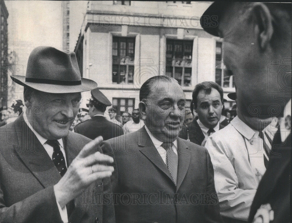 1968 Press Photo King Olav V Norway Chicago Mayor Richard Daley Civic Center - Historic Images