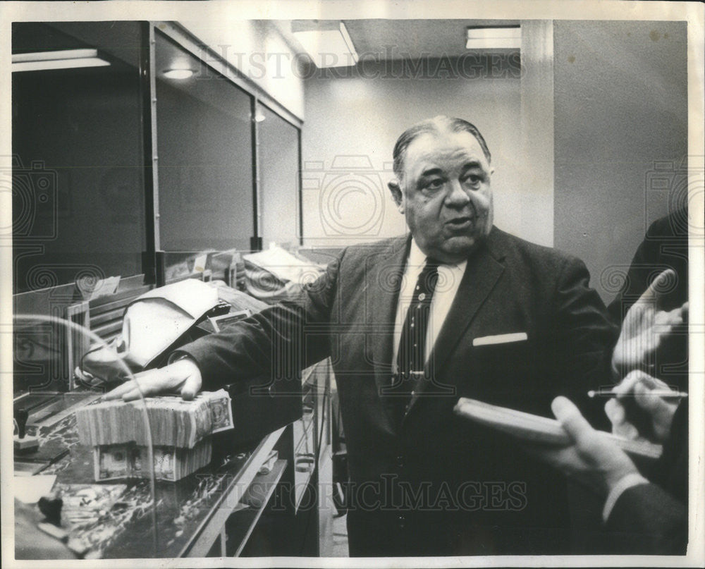 1964 Press Photo Chicago City Treasurer William G Milota - Historic Images