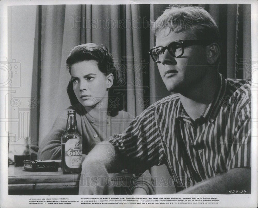 Press Photo Two people in a Warner Bros movie - Historic Images