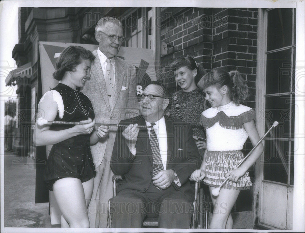 1957 Press Photo Iowa Mayors Chicagoland Fair Margaret Rossie CE. Dove Ray Mills - Historic Images