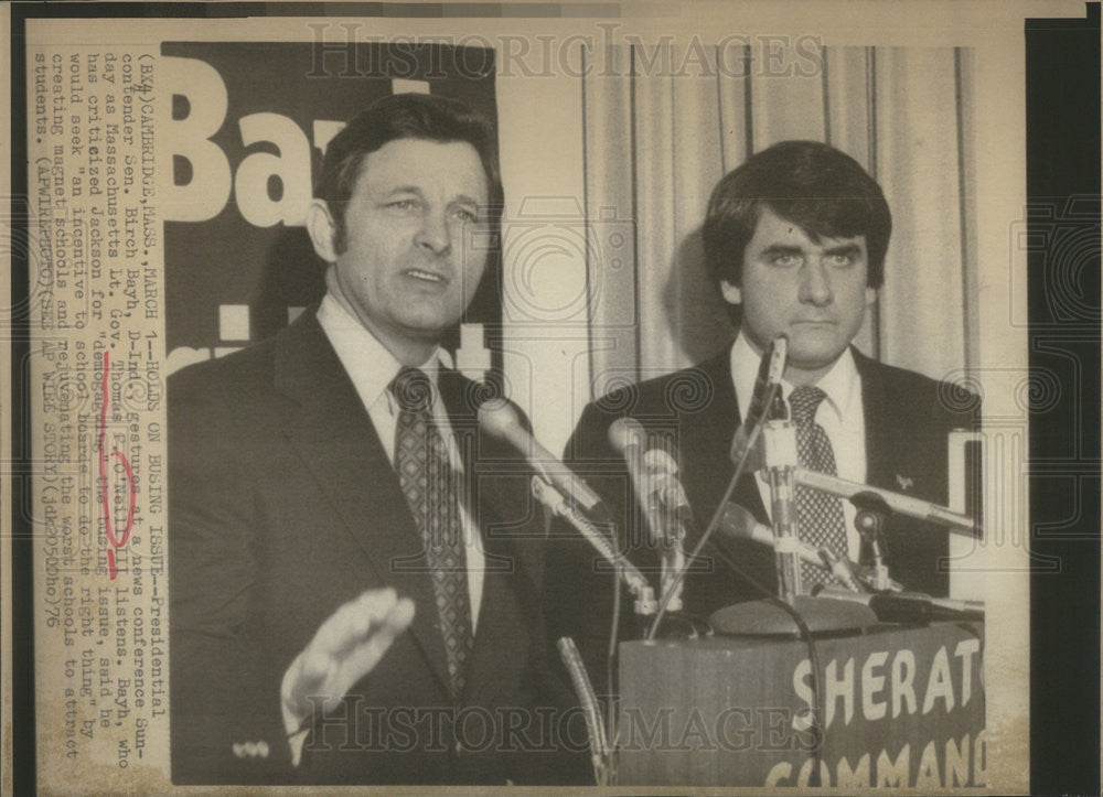 1976 Press Photo Pres Cand Sen Bayh (D-IN) Mass Lt Governor O&#39;Neill III - Historic Images