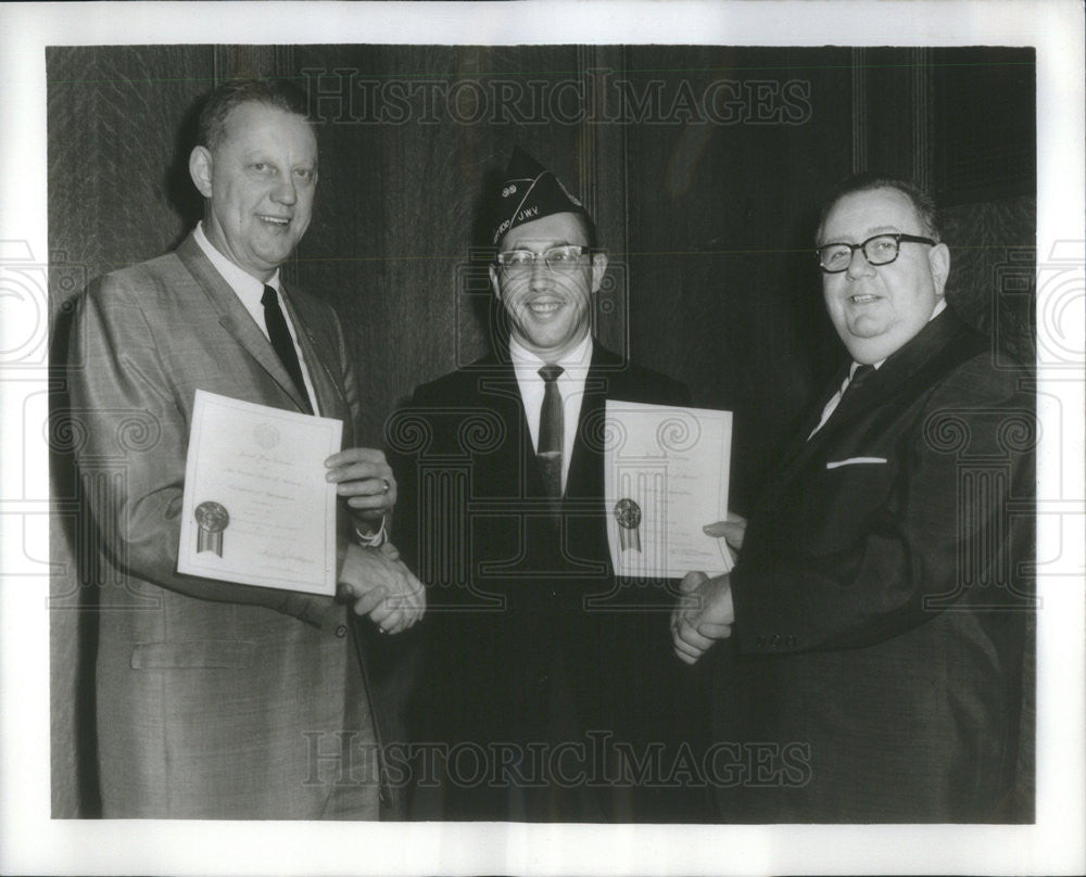 1963 Press Photo Jewish War Veteran Award Seymour Motin Harry Semrow Jerry Rabin - Historic Images