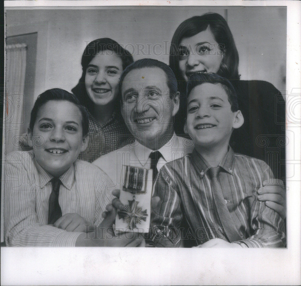 1965 Press Photo George Rader Daughter Ellen Sheila Sons Sammy Andy - Historic Images