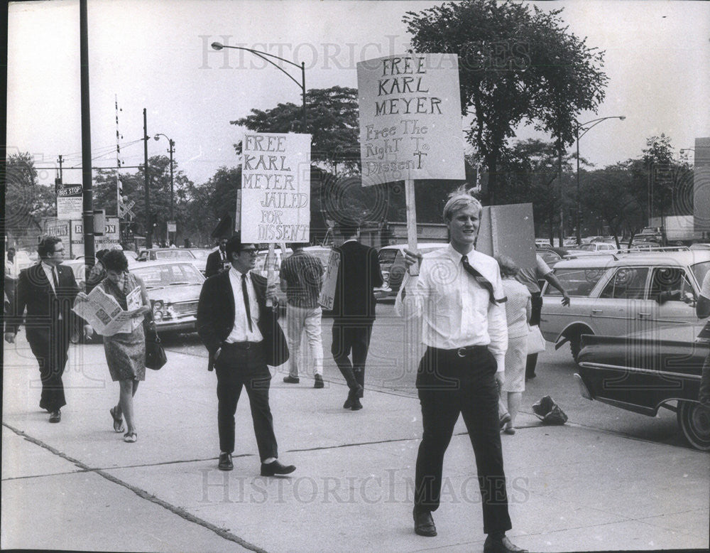 1967 Press Photo Garry Rader Free Karl Meyer Protest - Historic Images