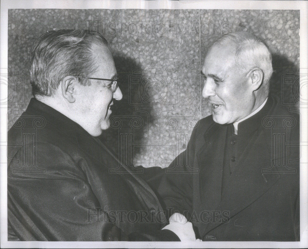 1967 Press Photo Cardinal Cody Luigi Cardinal Raimondi Arriving O&#39;Hare Airport - Historic Images