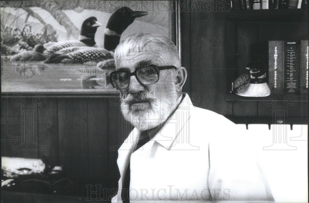 1984 Press Photo Dr. William J. Mills, Pioneer In Treatment Of Freeze Victims - Historic Images