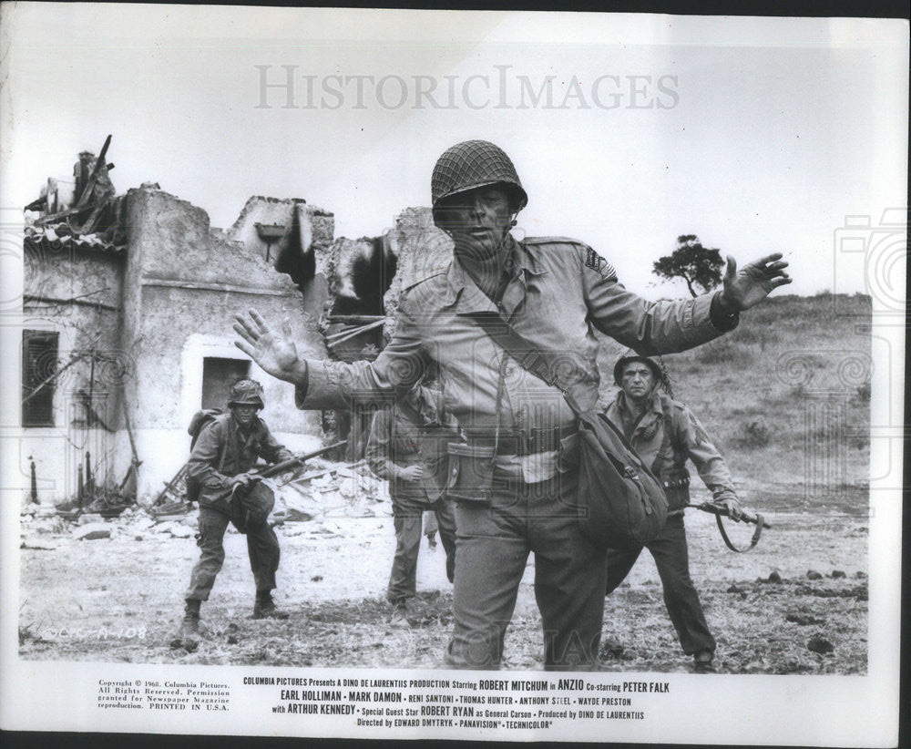 1968 Press Photo Robert Mitchum American Film Actor - Historic Images