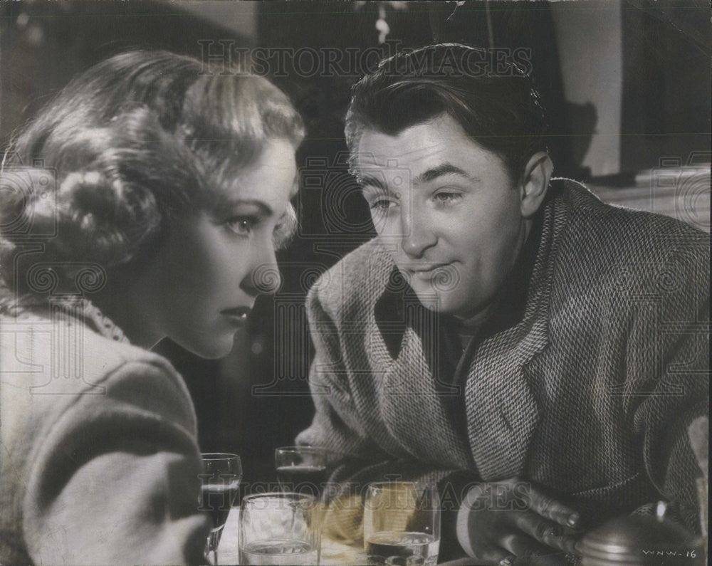1947 Press Photo Laraine Day Actress Robert Mitchum Actor Locket Drama Film - Historic Images