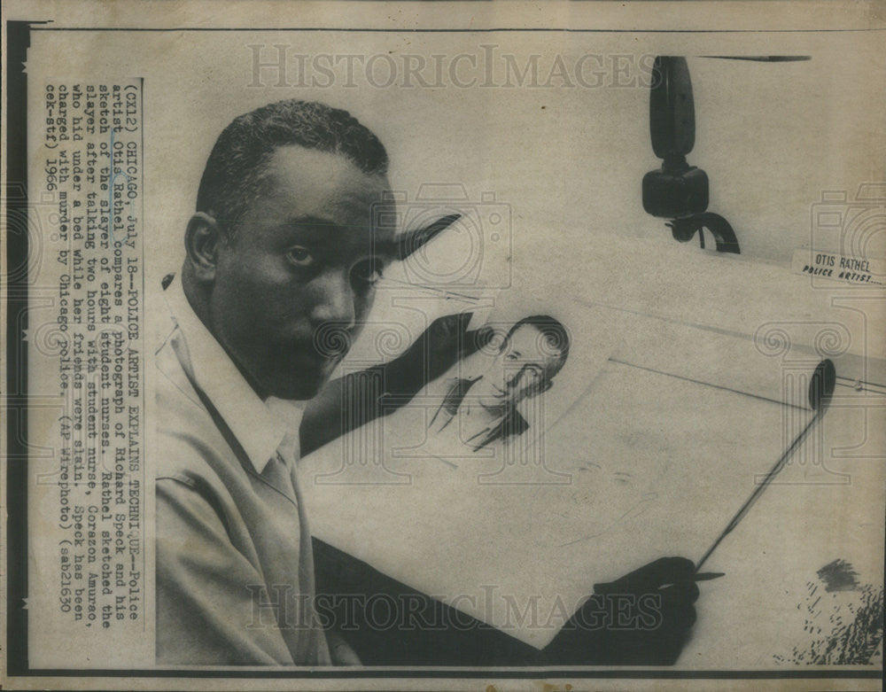 1966 Press Photo Police Artist Otis Rathel Compares  Photograph of Richard Spech - Historic Images