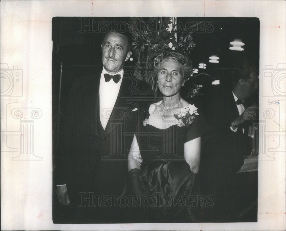 1947 Press Photo Mr and Mrs J. Arthur Producer - Historic Images