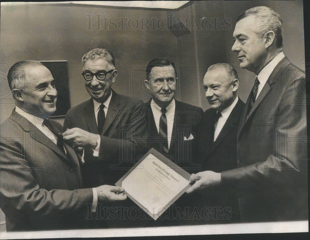 1964 Press Photo Arnold J. Rauen State Director US Treasury Saving Bond 20 years - Historic Images