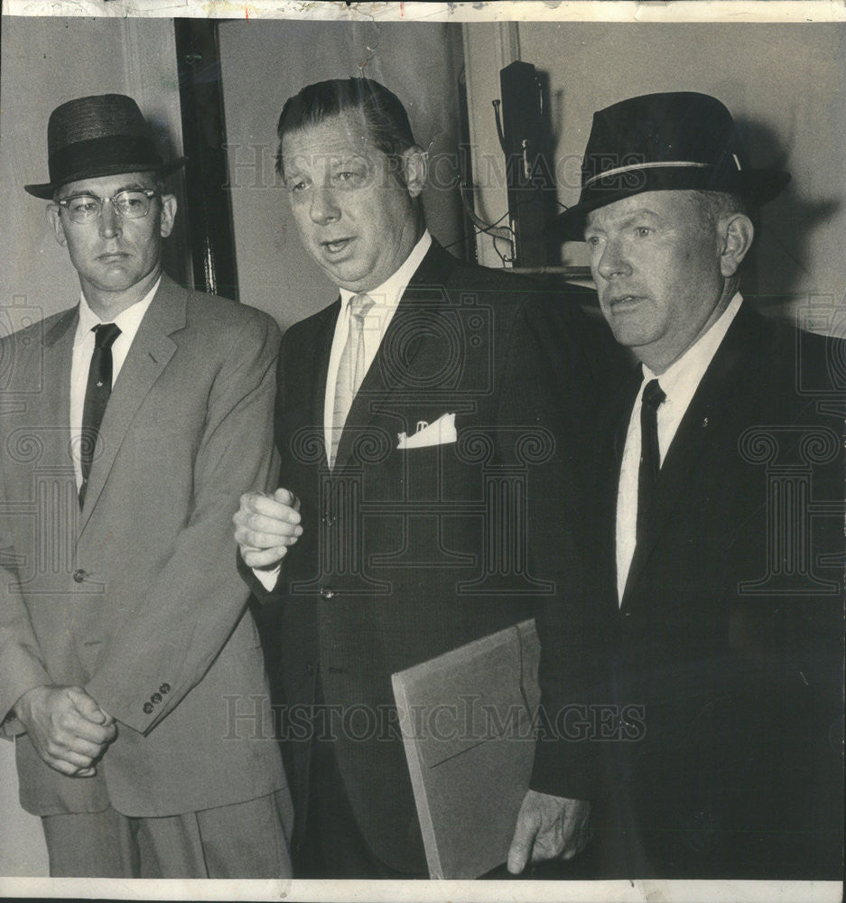 1966 Press Photo Howard Speck, Gerald W. Getty, Eugene Thornton Enter Court - Historic Images