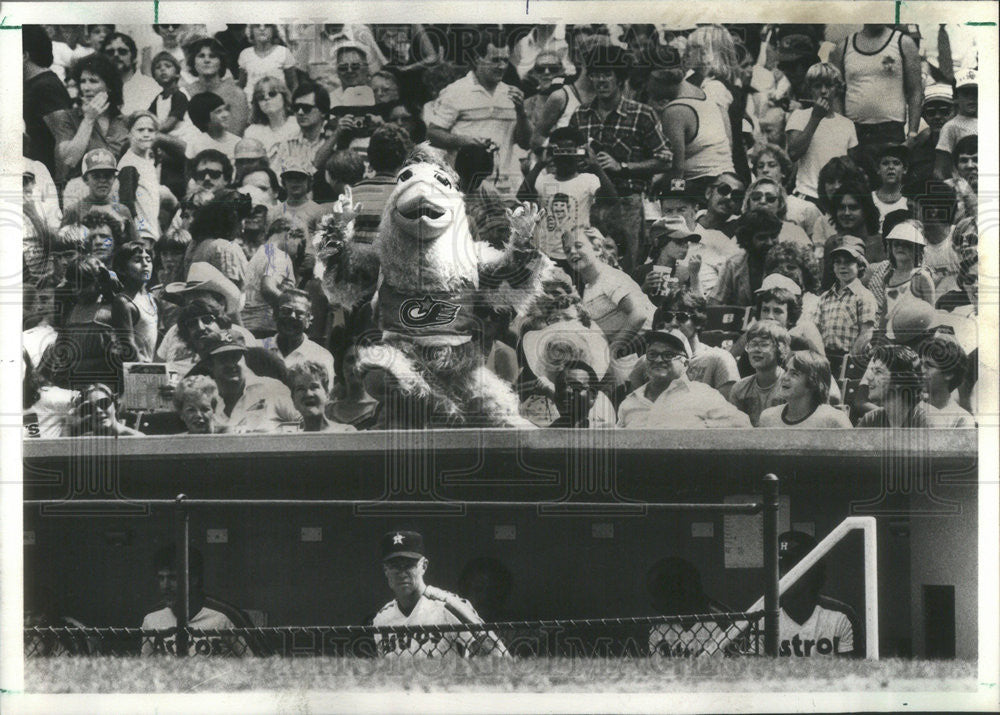 1980 Press Photo Ted Giannoulas San Diego Chicken Mascot - Historic Images