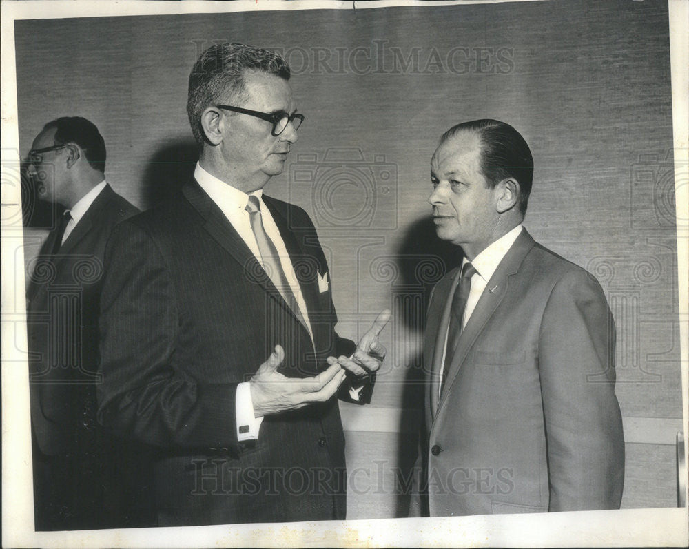 1965 Press Photo Roy Porteous Vice President CBS Midwest Sales John A. Powers - Historic Images