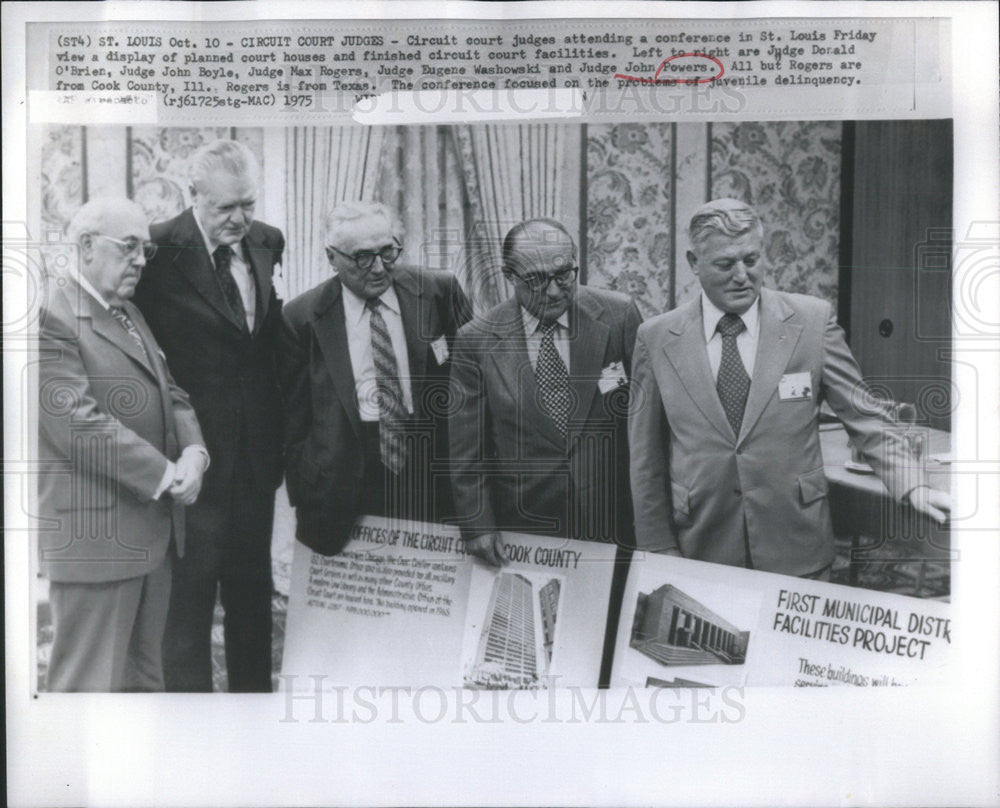 1975 Press Photo Circuit Court Judges conference Donald O&#39;Brien,John Boyle, - Historic Images