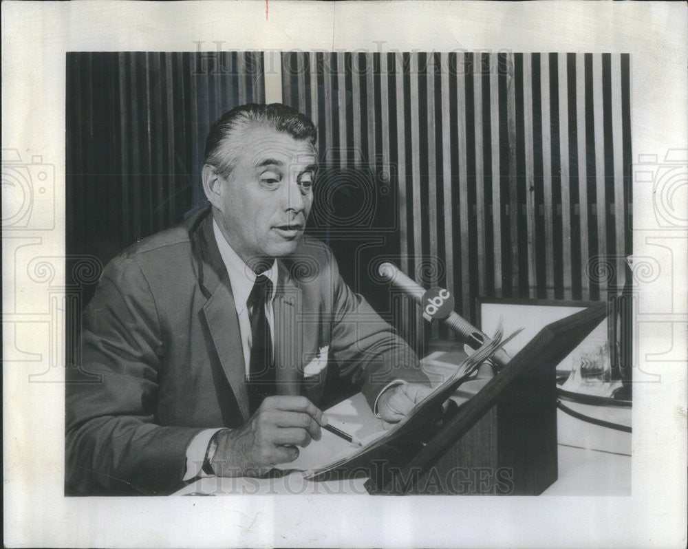 1967 Press Photo Edward Morgan ABC Radio Peabody Award Winning Newscaster - Historic Images