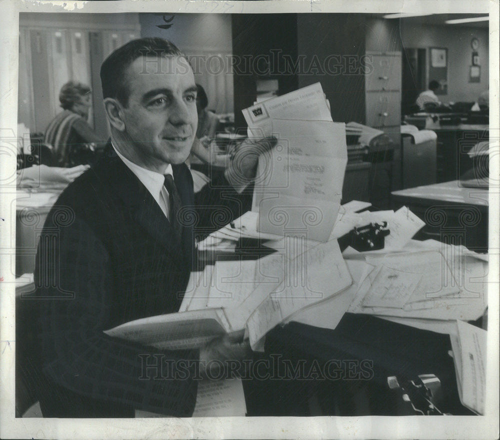 1964 Press Photo Paul Molloy American Columnist Chicago - Historic Images