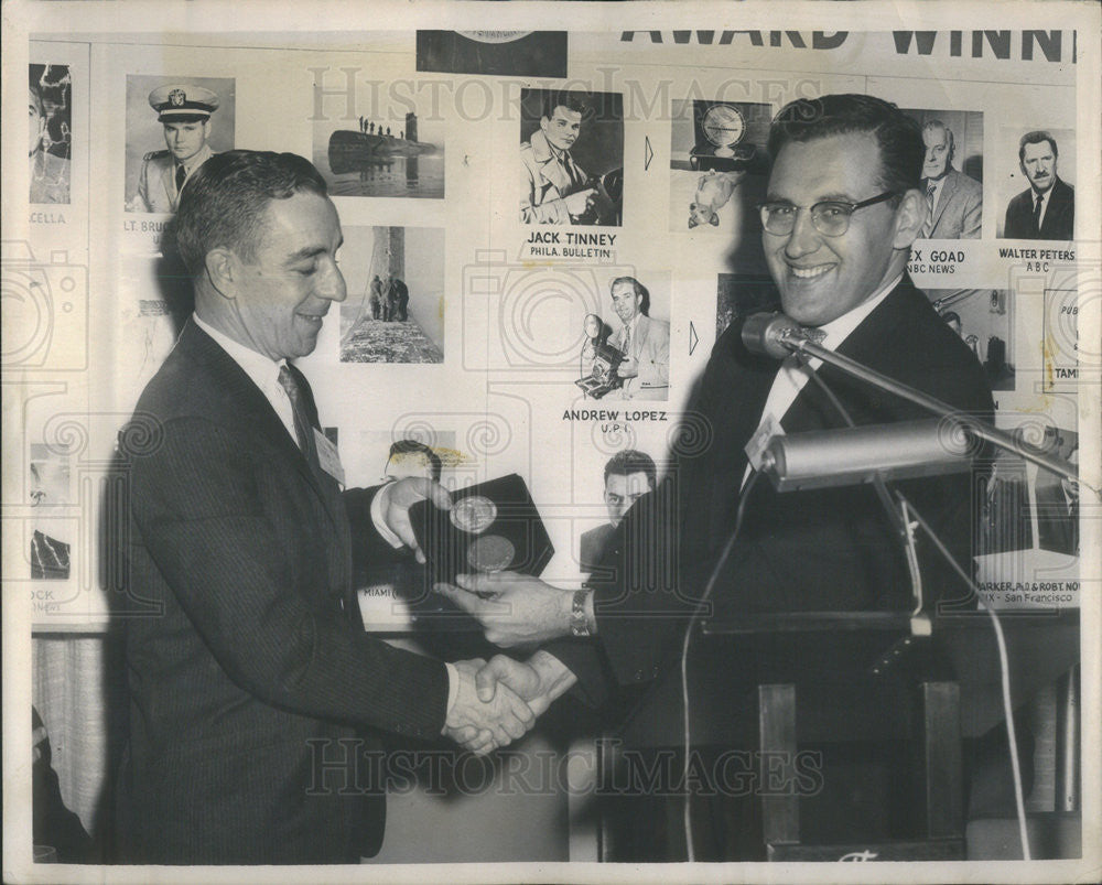 1950 Press Photo Paul Molloy Sun Times TV Radio Critics Receiving Silver Plaque - Historic Images