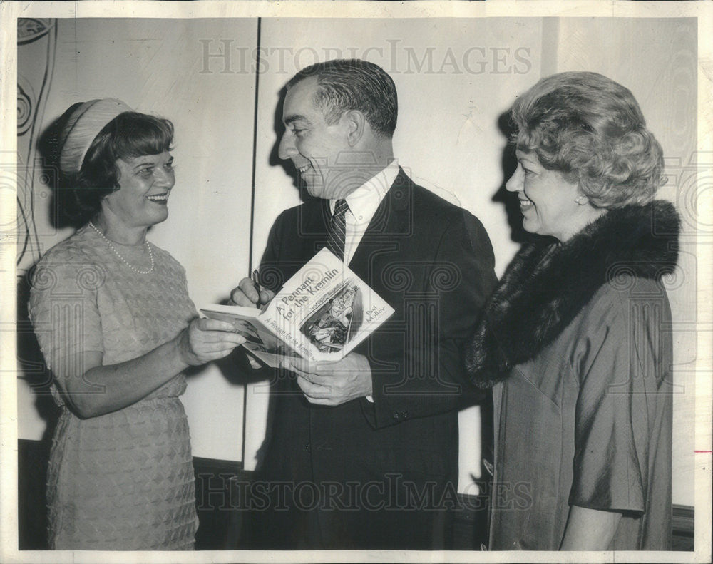 1965 Press Photo Paul Malloy Columnist Author Dorothy McGuinn Elisa Krautter - Historic Images