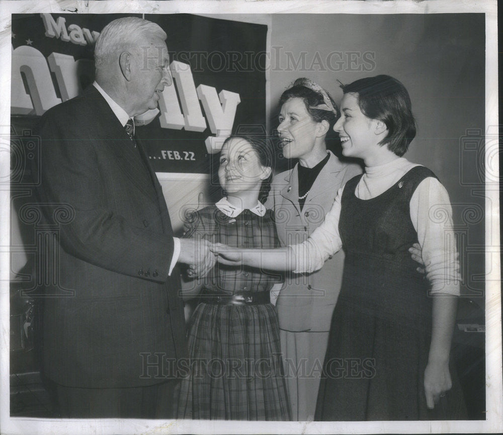 1955 Press Photo Mayor Martin Kenelly Mary Morgenstern Dorothy O&#39;Brien - Historic Images