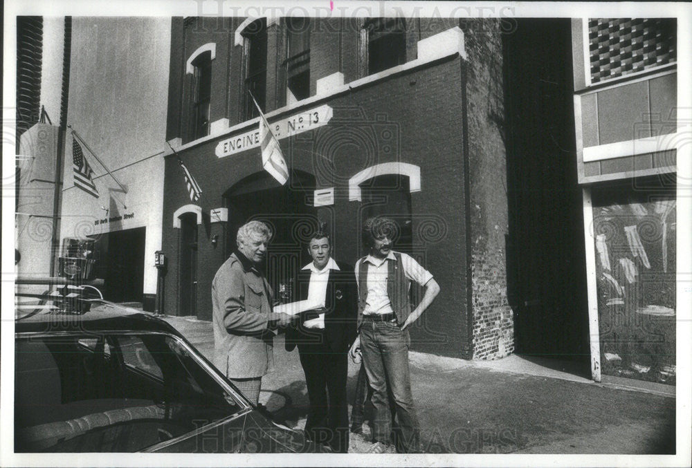 1978 Press Photo Fank Muscore Pat Houlihan and Michael Loss Outside Engine - Historic Images