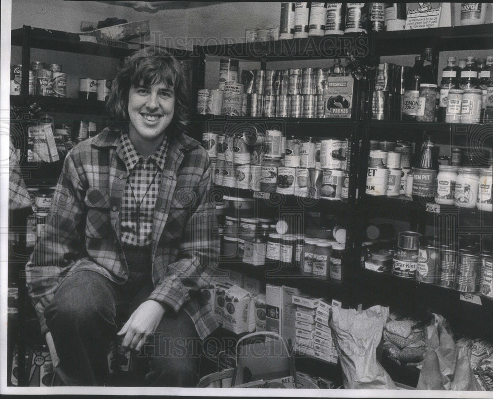 1973 Press Photo Mary McKeever Lakeview Pantry Director - Historic Images