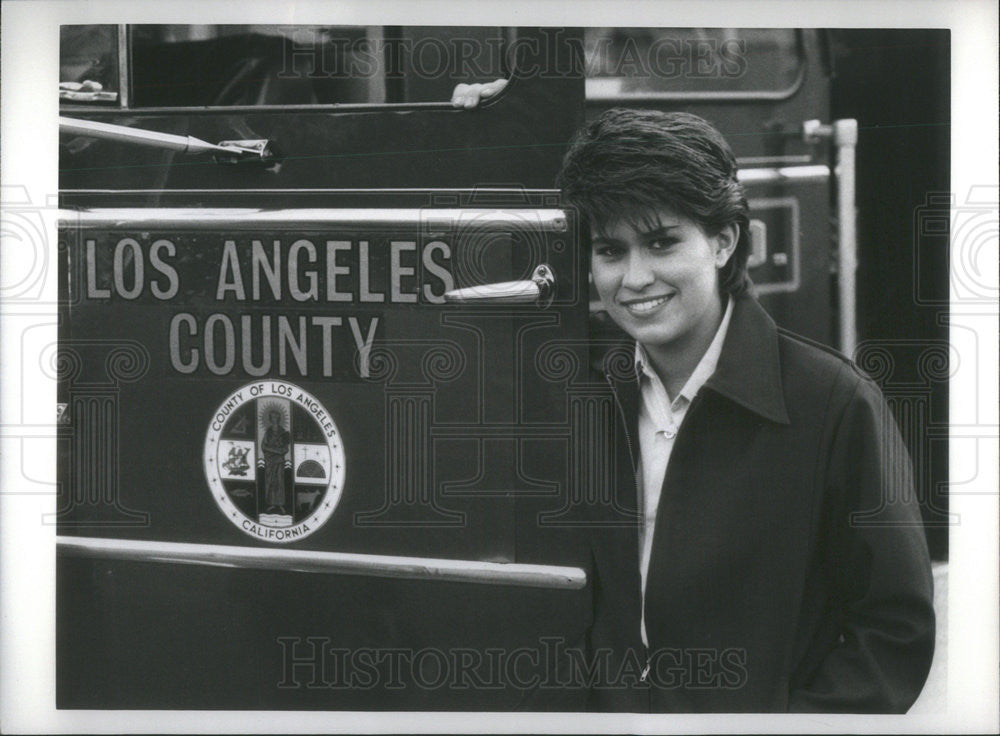 1986 Press Photo Nancy McKeon Stars In Firefighter - Historic Images