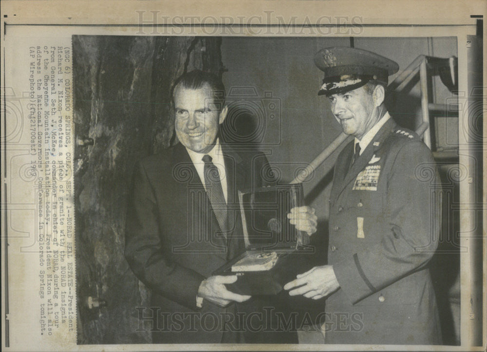 1969 Press Photo President Nixon Tours Cheyenne Mountain - Historic Images