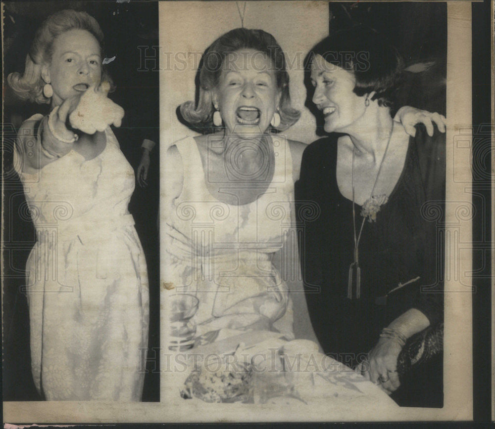 1975 Press Photo Open mouth Maxine Mckendrie - Historic Images