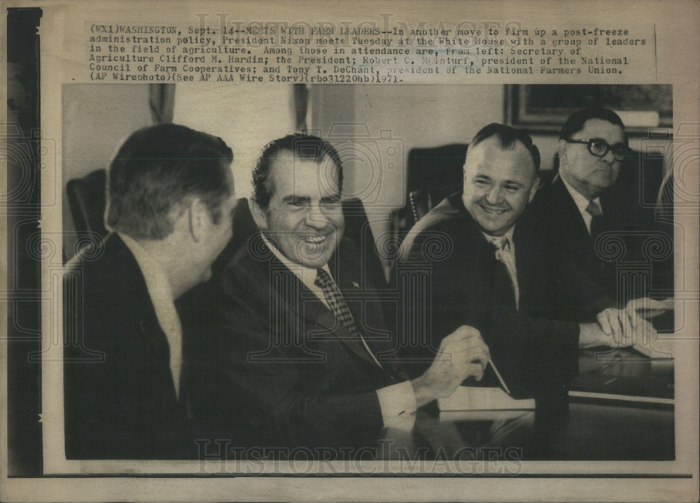 1971 Press Photo President Richard Nixon Clifford Hardin Secretary Agriculture - Historic Images