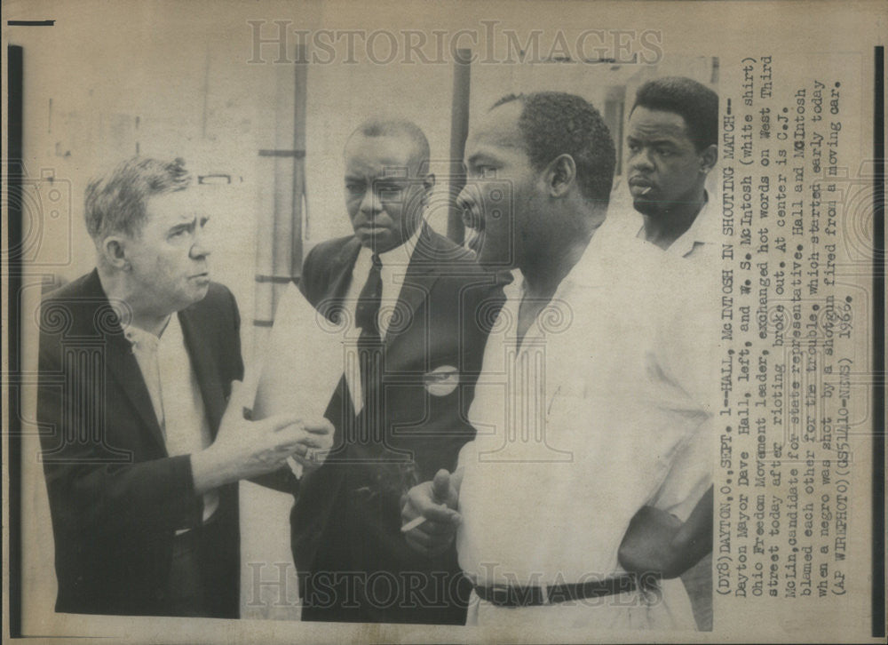 1966 Press Photo Dayton Mayor Dave Hall McIntosh Ohio Freedom Movement Argument - Historic Images