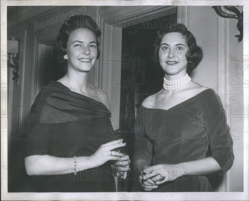 1960 Press Photo North Side Boys Clubs Tea Dance Mrs Summer Mead &amp; Carol Haider - Historic Images